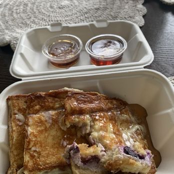 Sweet E's Cafe - Blueberry stuffed French toast - Cafes Near Me - Honolulu, Hawaii Sweet E's Cafe - Blueberry stuffed French toast - Cafes Near Me - Honolulu, Hawaii