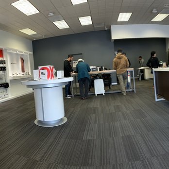 Verizon - Store interior - Mobile Phones Near Me - Palmdale, California Verizon - Store interior - Mobile Phones Near Me - Palmdale, California
