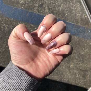 Dollish Polish Nail Studio - Nail Salons Near Me - Rialto, California