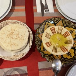 Fez - Hummus con pan de pita