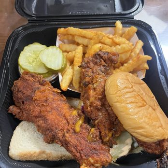 Dave's Hot Chicken - Chicken slider/tender meal. Medium. - Chicken Shop Near Me - Las Vegas, Nevada