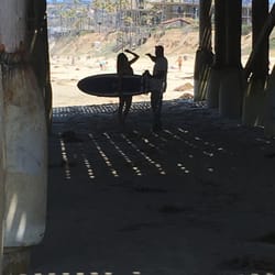 OB Bahamas Bungalow - Surfers at Pacific Beach Pier