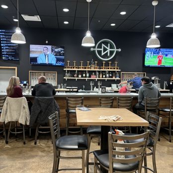 Loose Ends Brewing - Bar Area - Breweries Near Me - Centerville, Ohio