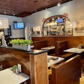 Bistro 804 - the interior of a restaurant - Comfort Food Near Me - Richmond, Virginia