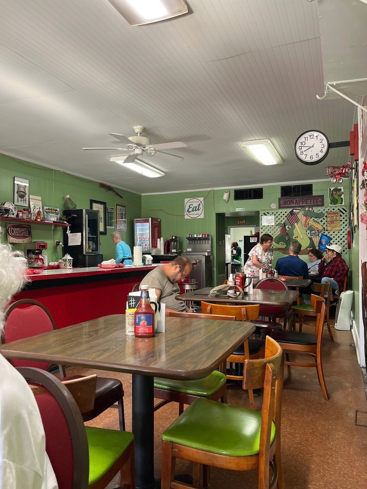 KRAZY CAJUN CAFE Updated August 2024 13 Photos 411 6th St, Mamou