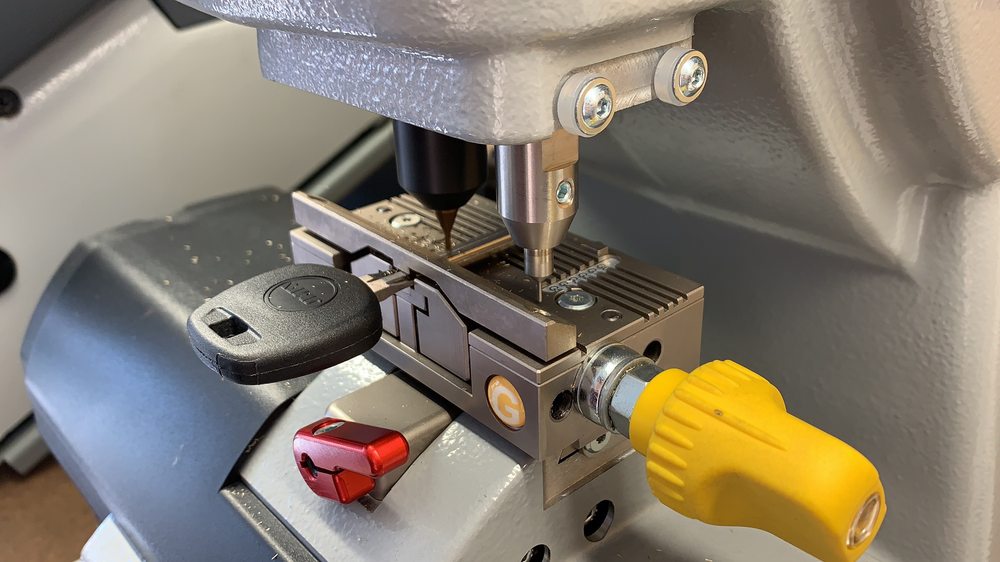 ALONZO’S REMOTES AND KEYS 61 Photos Keys & Locksmiths Redding, CA