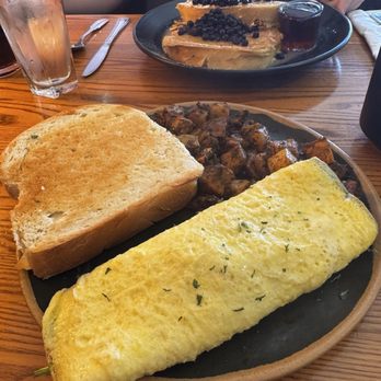 Bayside American Cafe - Omelette - with potatoes and a single toast - Breakfast & Brunch Near Me - Portland, Maine Bayside American Cafe - Omelette - with potatoes and a single toast - Breakfast & Brunch Near Me - Portland, Maine