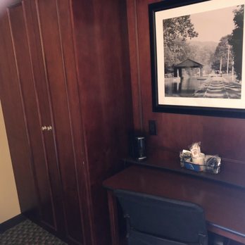 Hampton Inn Beckley - Desk area large enough for a 17" laptop with comfortable chair. - Hotels Near Me - Beckley, West Virginia