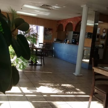 Pizza Sema - Interior from window table - Pizza Near Me - Sorel-Tracy, Quebec