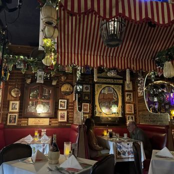 Joe's Italian Cuisine - Interior decor - Italian Near Me - Escondido, California Joe's Italian Cuisine - Interior decor - Italian Near Me - Escondido, California