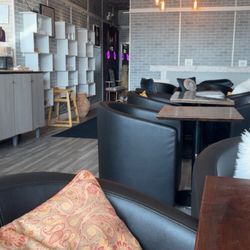 Aghati House - Seating and space