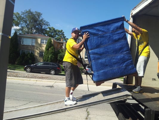 Going the extra mile to serve you! - Chicago Marathon Movers ---773-671-0840 Going the extra mile to serve you! - Chicago Marathon Movers ---773-671-0840