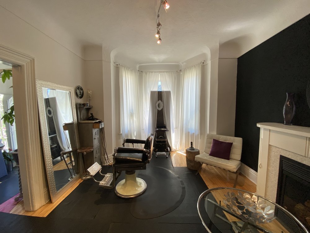 S.M Hair Design by Suzan Mackenzie Logo