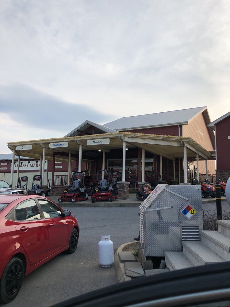 Sevier Farmers CoOp Store, Sevierville Roadtrippers
