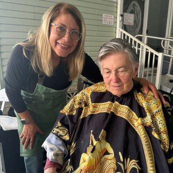 Senior Haircut - Haircut at home for my mom - Hair Stylists Near Me Senior Haircut - Haircut at home for my mom - Hair Stylists Near Me