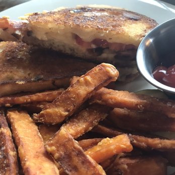 Mountain Top Resort - Grilled cheese with Vermont cheddar, bacon & tomato and sweet potato fries - Resorts Near Me - Chittenden, Vermont Mountain Top Resort - Grilled cheese with Vermont cheddar, bacon & tomato and sweet potato fries - Resorts Near Me - Chittenden, Vermont