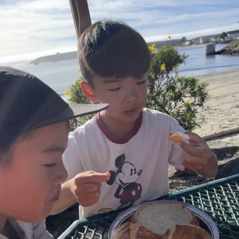 Barbara's Fishtrap - Bread bowl Fresh Made Clam Chowder - Seafood Near Me - Half Moon Bay, California