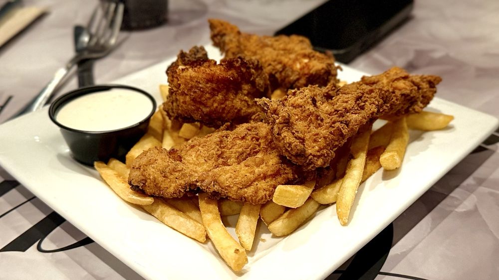 Carmen’s Bistro & Bar - Photo 4