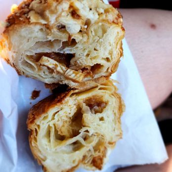 L'Experience Paris - Bellevue - Cross section - Bakeries Near Me - Bellevue, Washington