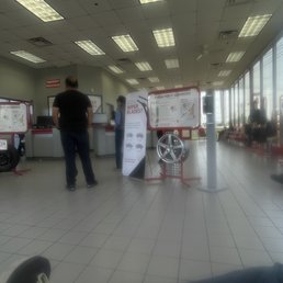 Plenty of room in the showroom / waiting area