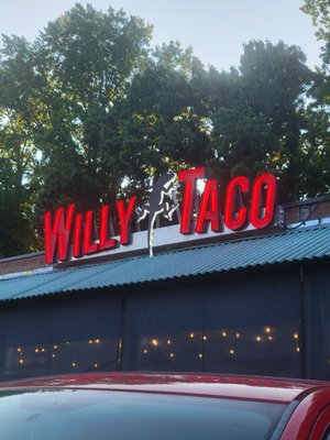 Willy Taco by null