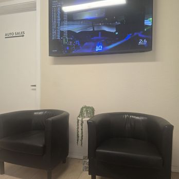 GreenLight Smog - Waiting area. - Smog Check Stations Near Me - Manteca, California GreenLight Smog - Waiting area. - Smog Check Stations Near Me - Manteca, California