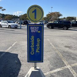 Best Buy Chesapeake Square - Curbside pickup #1...