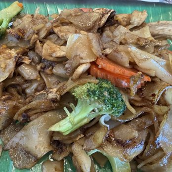 Thai Garden - 29. Pad See-Ew - Thai Near Me - Oceanside, California Thai Garden - 29. Pad See-Ew - Thai Near Me - Oceanside, California