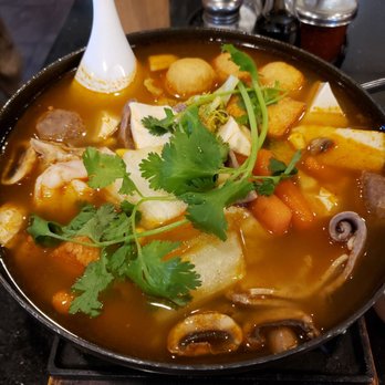 Inshou Cafe - Hot pot with pork stomach, tofu, beef ball, vegetables, and etc. - Chinese Near Me - San Mateo, California