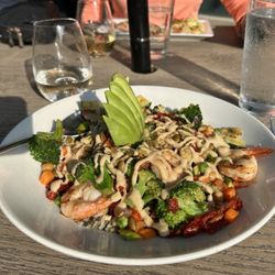 Leeds Public House - Buddha bowl with grilled shrimp and pinot grigio