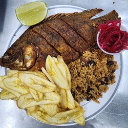 Camacho’s Kitchen - Pescado con rice n bean