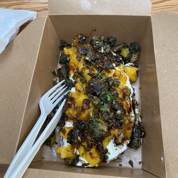 Towne & Oak - Butternut squash tartine with brussel sprouts and whipped ricotta - Cafes Near Me - Winnetka, Illinois Towne & Oak - Butternut squash tartine with brussel sprouts and whipped ricotta - Cafes Near Me - Winnetka, Illinois