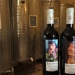 Vini Sultana - Average wine served at ambient temperature (when 35°C)