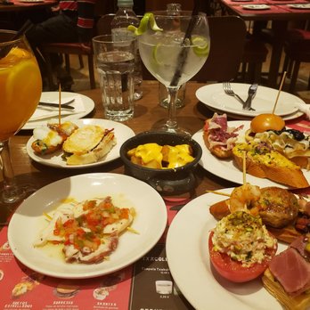 Txapela - Assortment of tapas - Basque Near Me - Madrid, M