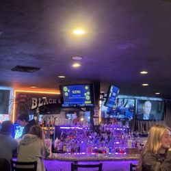 Black & White Grille - Bar