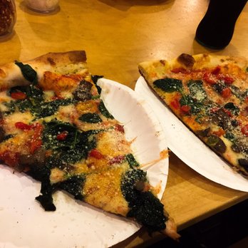 Dimo's Pizza - Sunday Late Night Bite, right after a Double Door show!! - Beer, Wine & Spirits Near Me - Chicago, Illinois