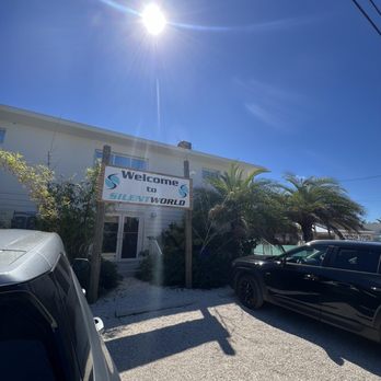 Silent World Dive Center - Scuba Diving Near Me - Key Largo, Florida