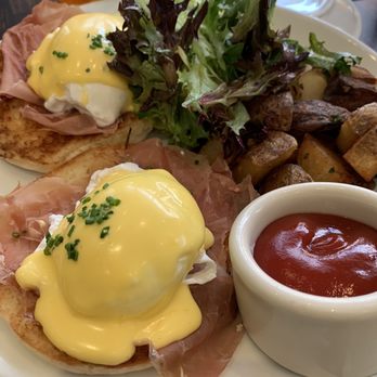 Cafeteria - Eggs Benedict - New American Near Me - New York, New York Cafeteria - Eggs Benedict - New American Near Me - New York, New York