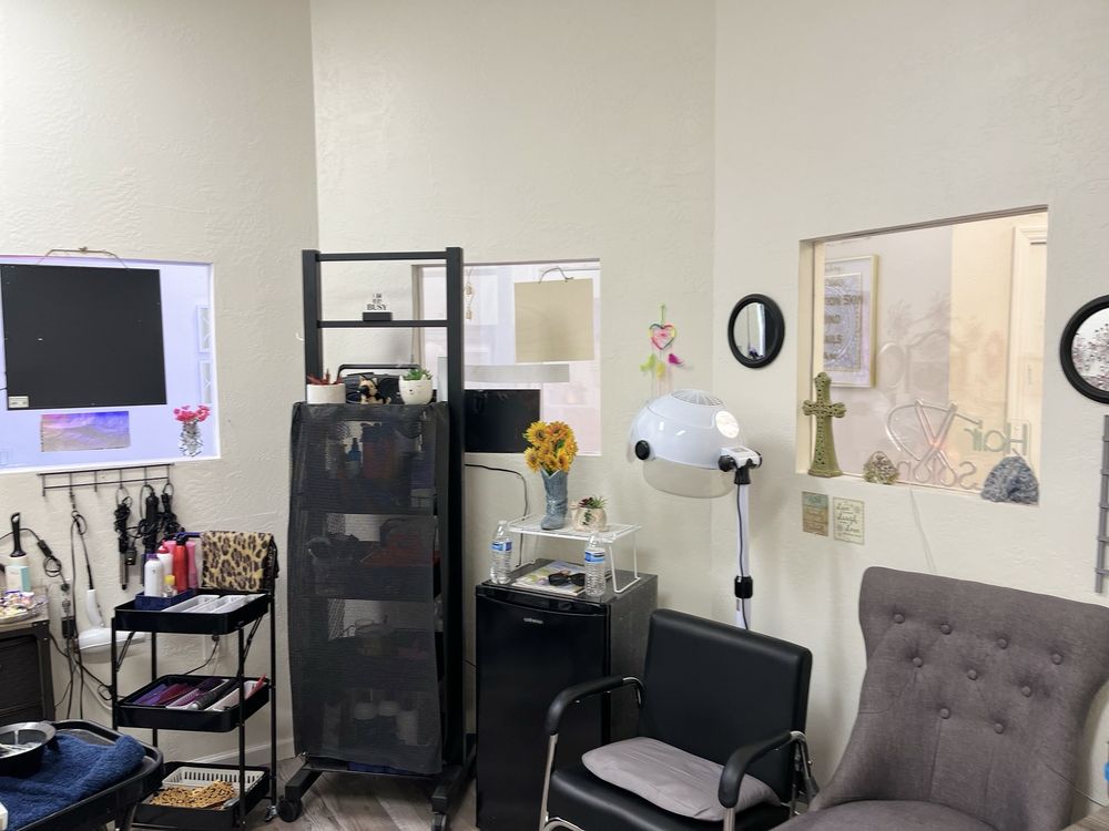 Tami’s Hair Design At Hair I Am Logo