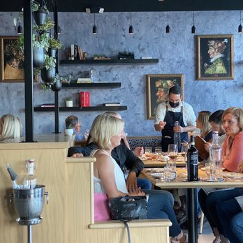 Rocca - Atmosphere - Italian Near Me - Tampa, Florida Rocca - Atmosphere - Italian Near Me - Tampa, Florida