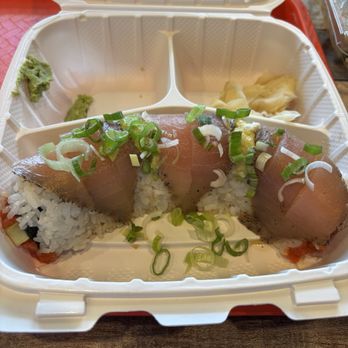 Poki & Maki - Albacore Garlic Roll - Poke Near Me - Upland, California Poki & Maki - Albacore Garlic Roll - Poke Near Me - Upland, California