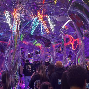 Mr Brainwash Art Museum - Inside the mirror fun tunnel - Art Museums Near Me - Beverly Hills, California Mr Brainwash Art Museum - Inside the mirror fun tunnel - Art Museums Near Me - Beverly Hills, California