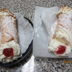 Mangiafico's Pastry Shoppe - Cannolis