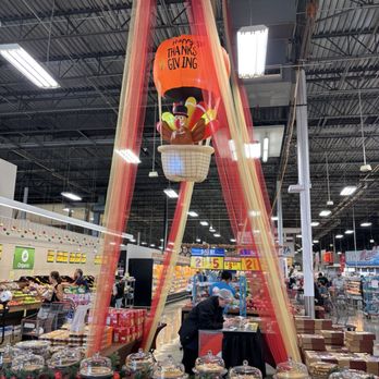 H-E-B - Holiday season - Grocery Near Me - Friendswood, Texas