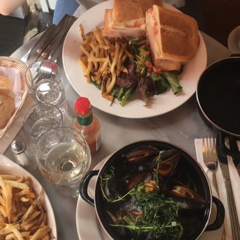 CAFÉ LULUc - Mussels, Pressed Turkey And Brie Sandwich - French Near Me - Brooklyn, New York CAFÉ LULUc - Mussels, Pressed Turkey And Brie Sandwich - French Near Me - Brooklyn, New York