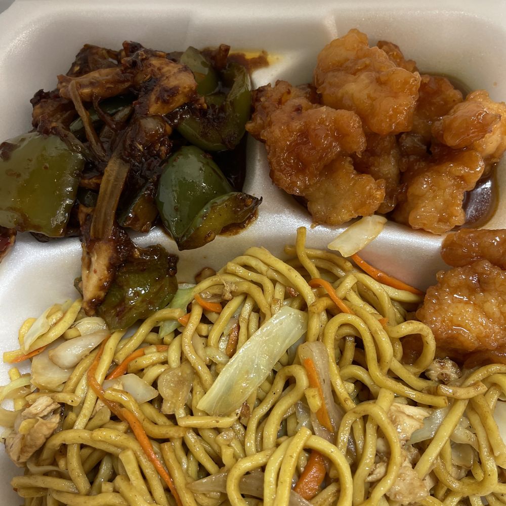 Yola's Hot Bites - Chicken lo mein with orange chicken - Pan Asian Near Me - Naperville, Illinois Yola's Hot Bites - Chicken lo mein with orange chicken - Pan Asian Near Me - Naperville, Illinois
