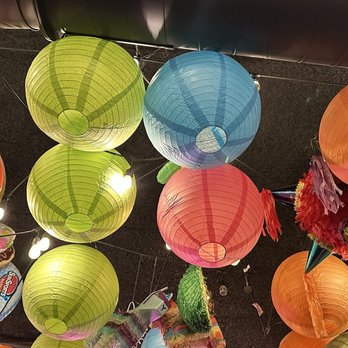 Pollos & Jarras - Decoración - Peruvian Near Me - Miami, Florida