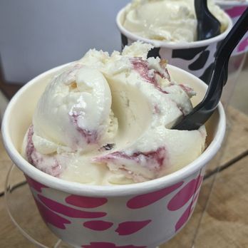 South Mountain Creamery - Ice Cream & Frozen Yogurt Near Me - Middletown, Maryland South Mountain Creamery - Ice Cream & Frozen Yogurt Near Me - Middletown, Maryland