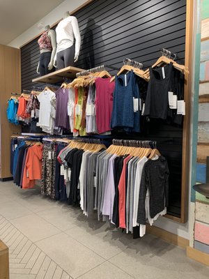 lululemon by null