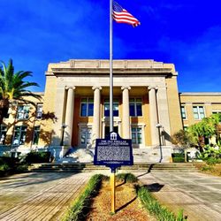 Pinellas County Courthouse - "THE OLD PINELLAS COUNTY COURTHOUSE" formed in 1912.